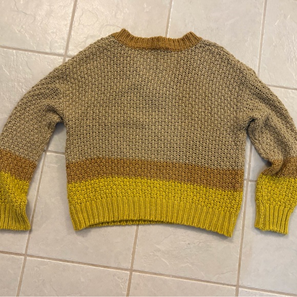 Sweater - Picture 4 of 4